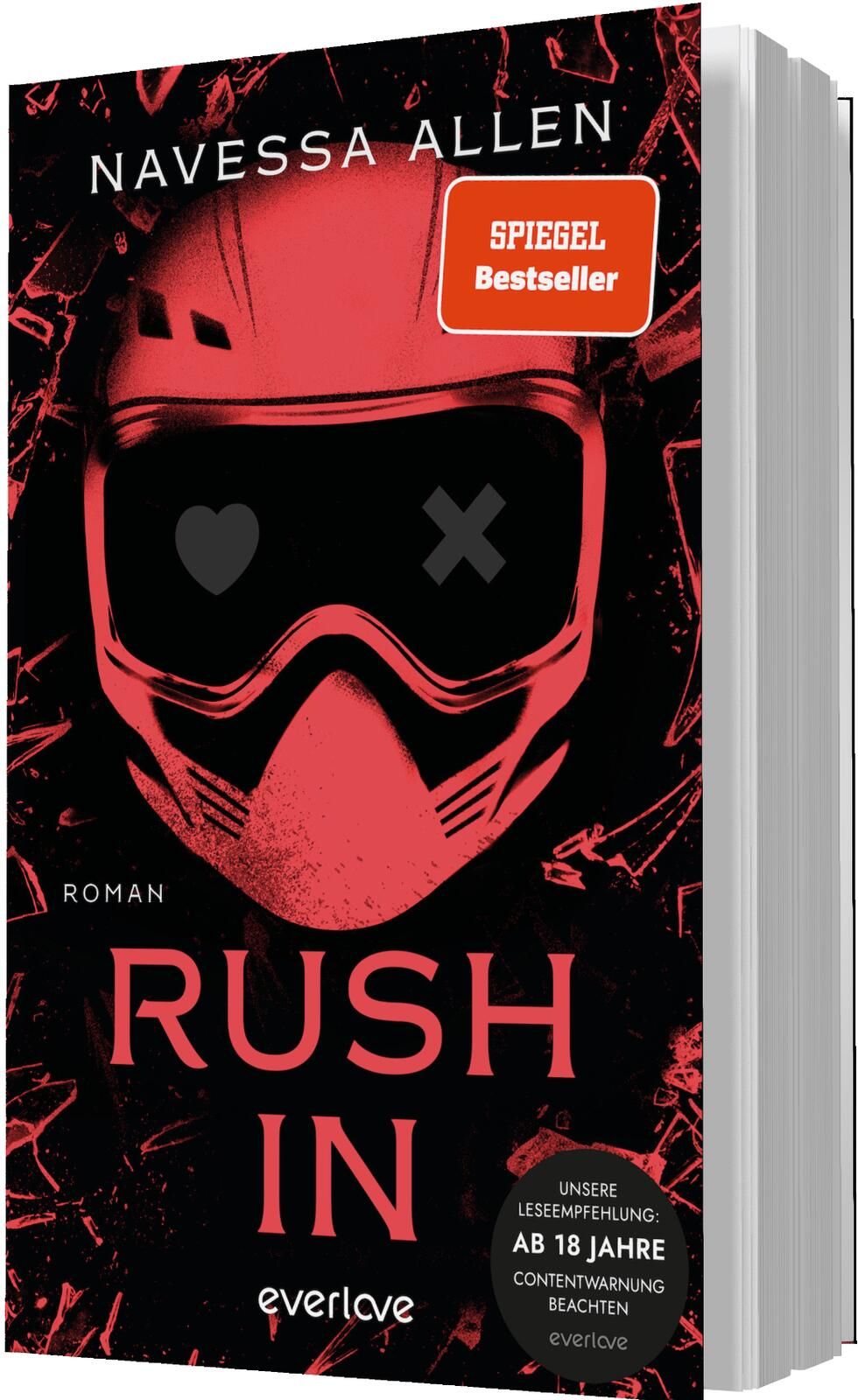 Das Buchcover zeigt einen schwarz-roten Hintergrund mit einem stilisierten Helm, der schwarze Augen mit einem Herz- und einem Kreuzsymbol hat. Der Titel „RUSH IN“ ist in großen, roten Buchstaben unten platziert. Der Name der Autorin „NAVESSA ALLEN“ ist ob