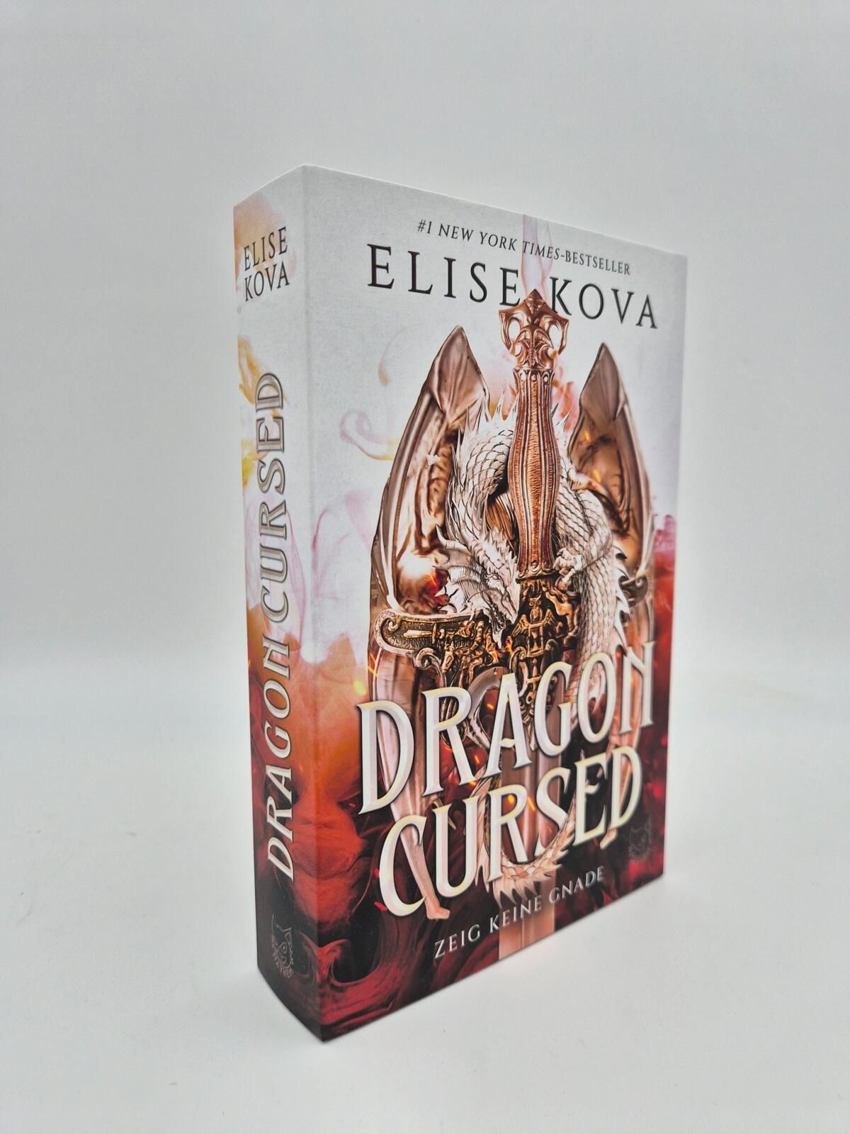 Außenansicht des Buches „Dragon Cursed – Zeig keine Gnade (Deluxe-Ausgabe)“