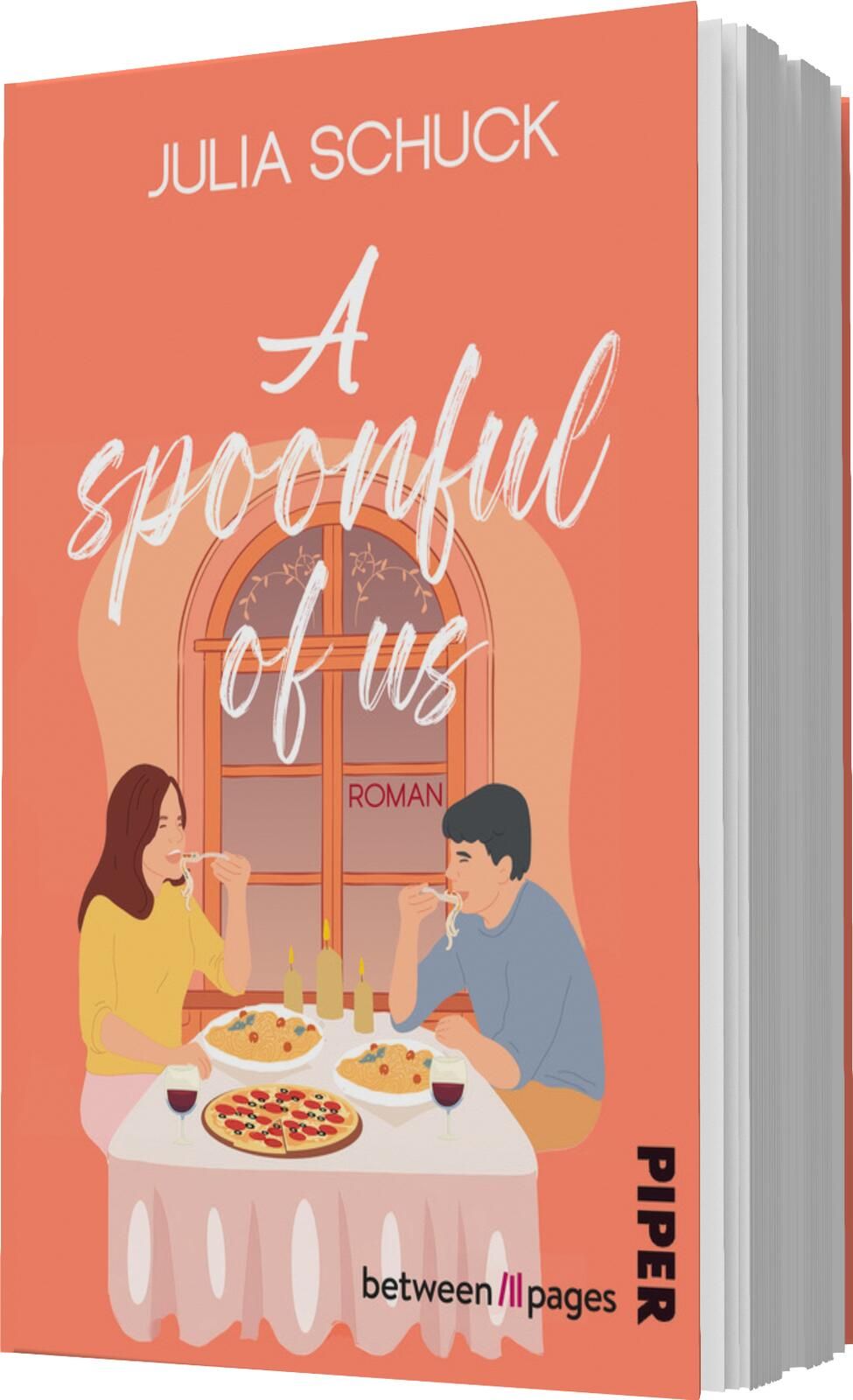 Das Buchcover zeigt eine intime Szene zweier Personen an einem Tisch, die eine Mahlzeit teilen. Die Farbpalette ist in warmen, hellen Koralltönen gehalten. Die Figur links trägt ein gelbes Oberteil, während die Figur rechts in einer blauen Kleidung geklei