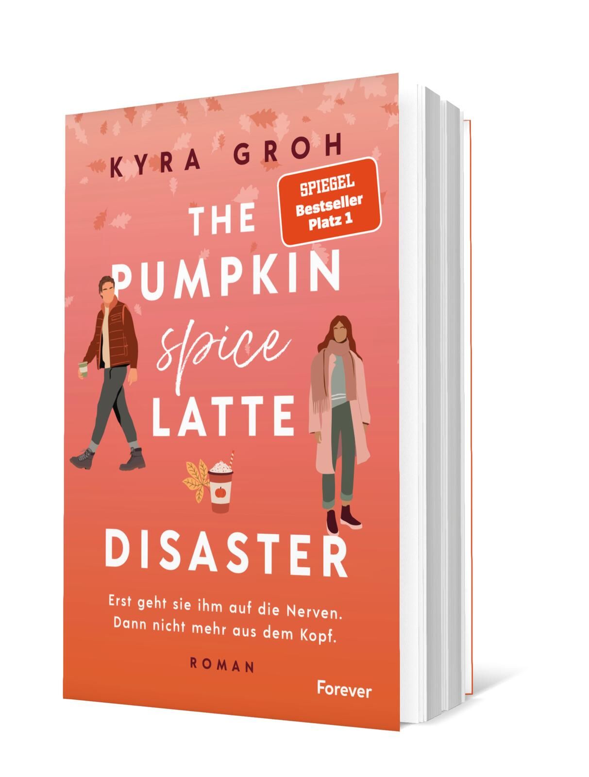 Cover von „The Pumpkin Spice Latte Disaster“ von Kyra Groh: Das Cover zeigt zwei Personen, einen Mann und eine Frau, vor einem orangefarbenen Hintergrund mit herbstlichen Blättern und einer Kaffeetasse.
