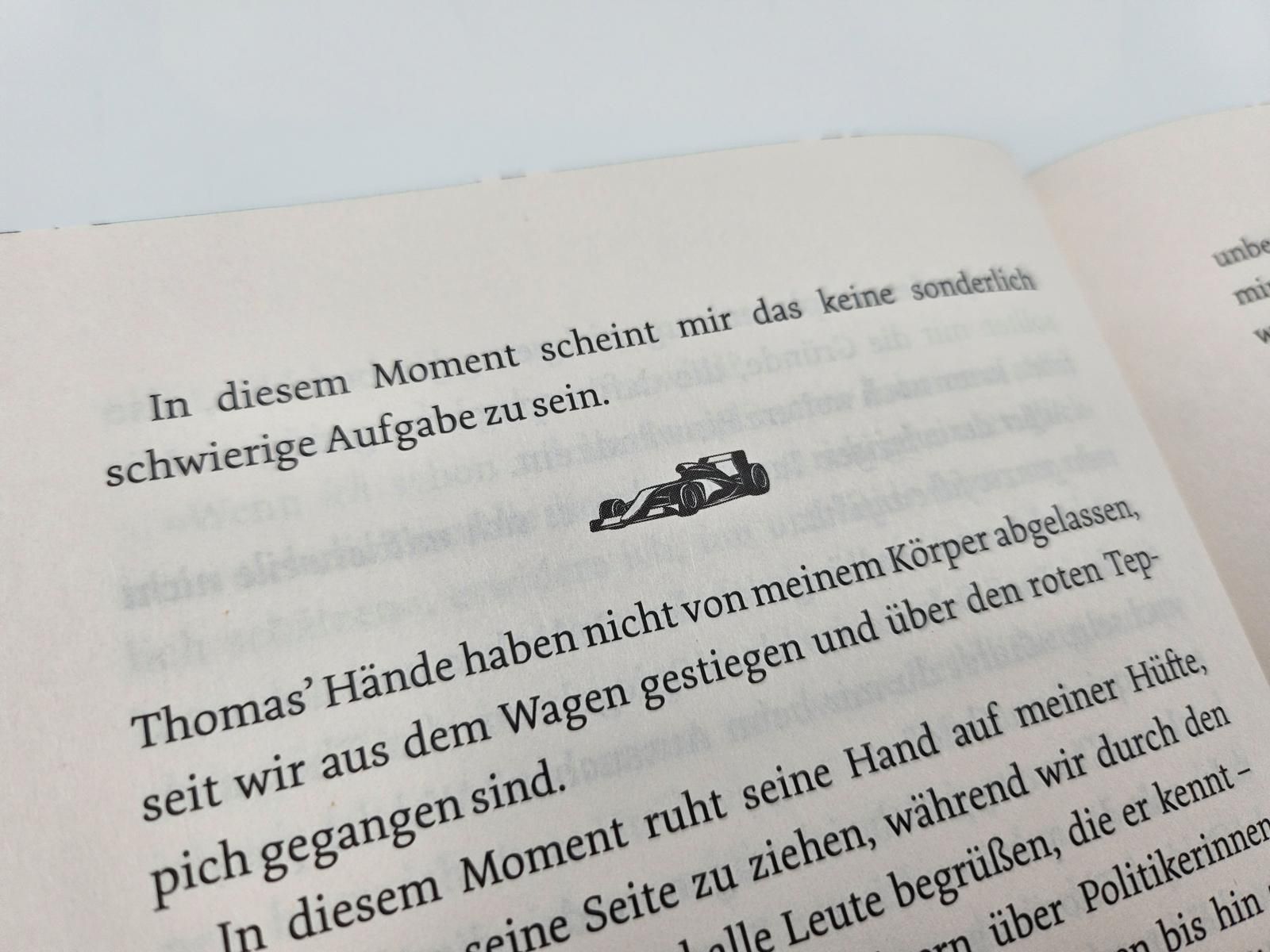 Außenansicht des Buches „Ride with me – Die Rennstrecke ist sein Leben, bis sie ihn aus der Spur bringt “