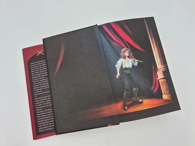 Außenansicht des Buches „A Stage set for Villains (Deluxe-Ausgabe)“